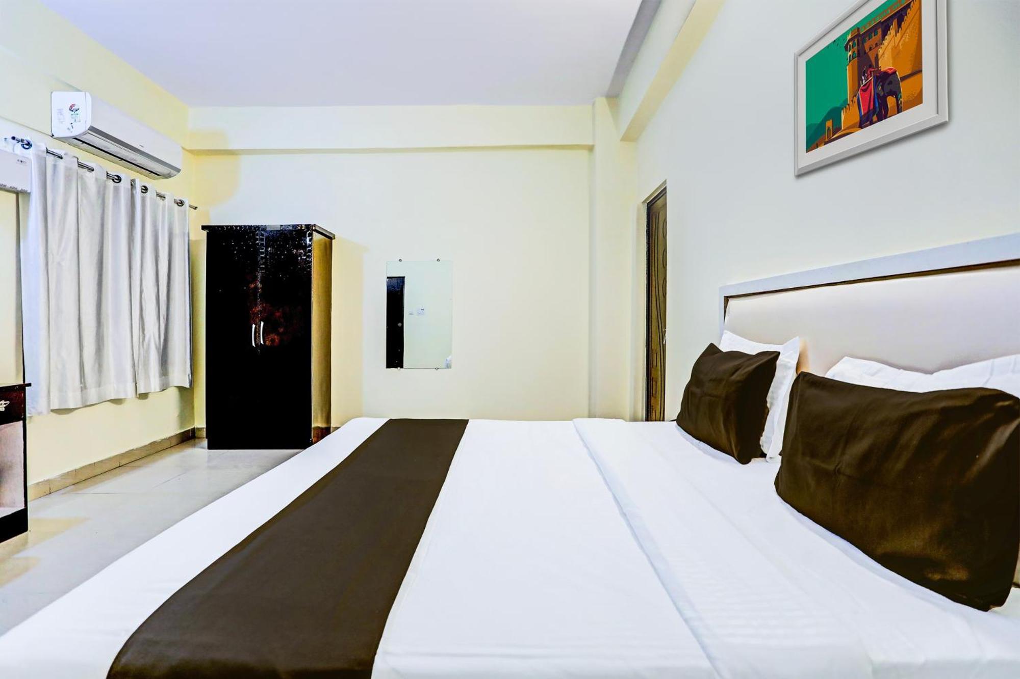 Super O Hyderabad Gate Iit Bhu Hotel Varanasi