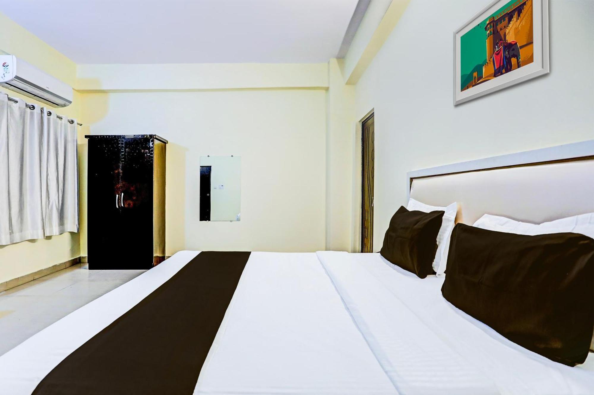Hotel Super O Hyderabad Gate Iit Bhu 4*