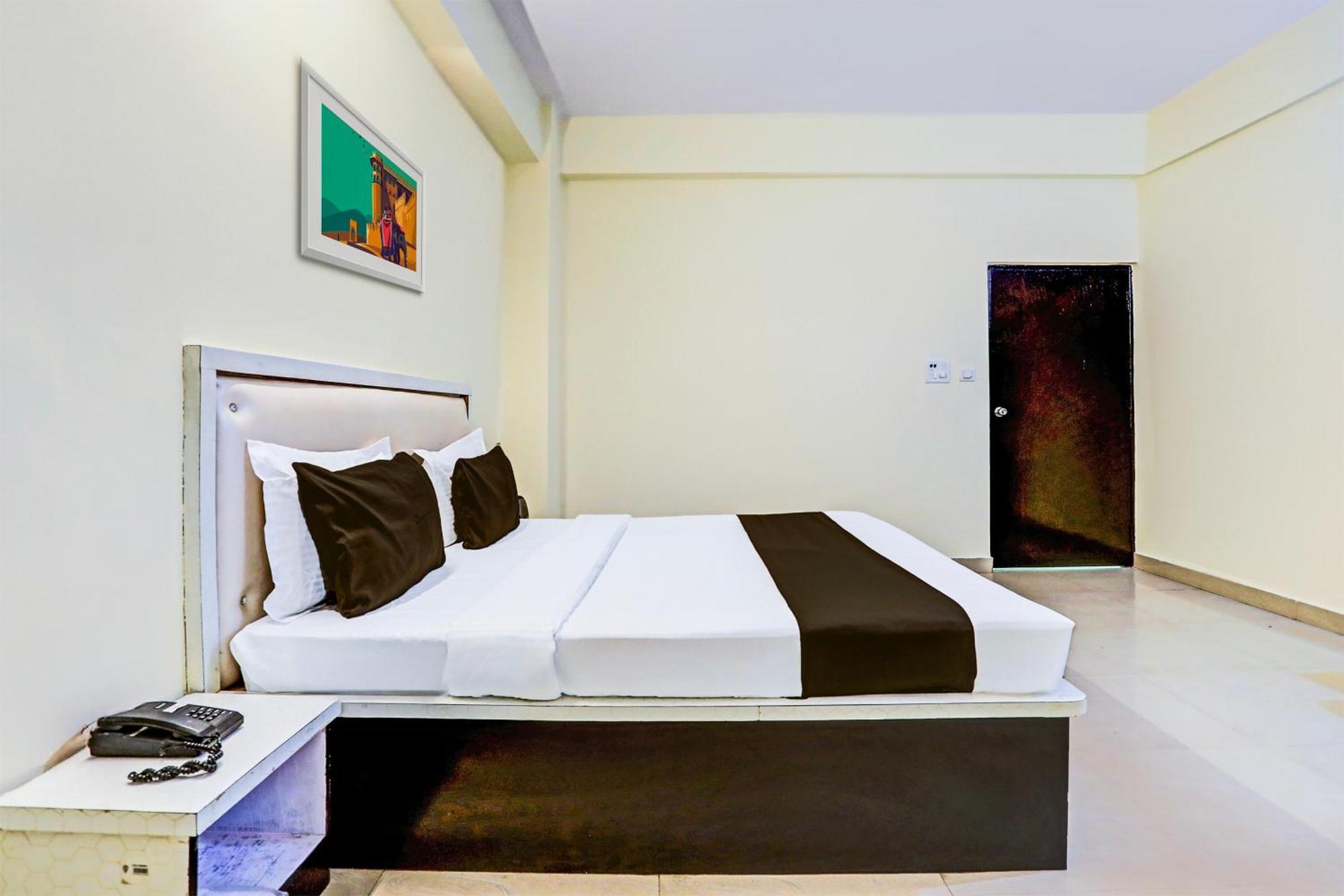 Hotel Super O Hyderabad Gate Iit Bhu 4*