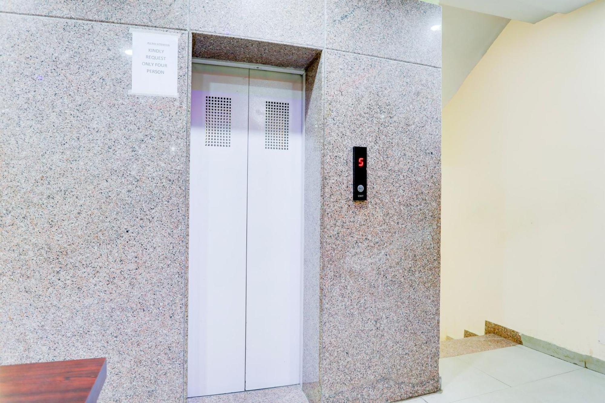 Hotel Super O Hyderabad Gate Iit Bhu 4*